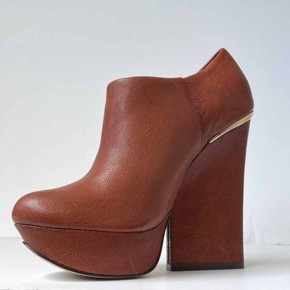 Boutique 9 Women’s Brown Platform Leather Elister Ankle Bootie Size 6